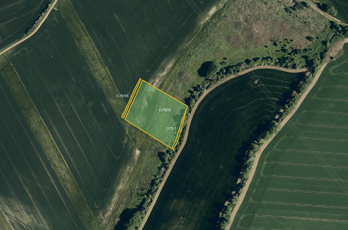 Prodej pole 7967 m²
